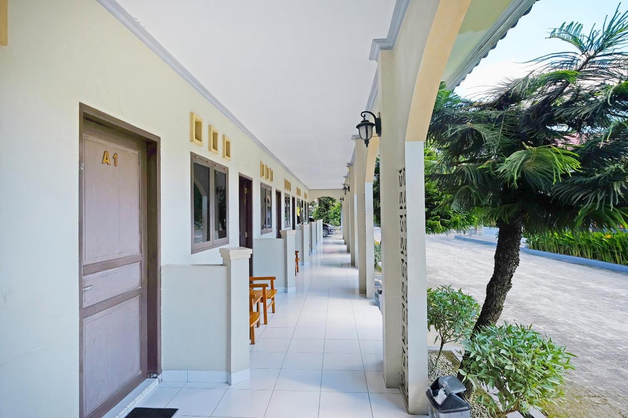 Collection O 91046 Hotel Remaja Indah Masamba Exterior photo